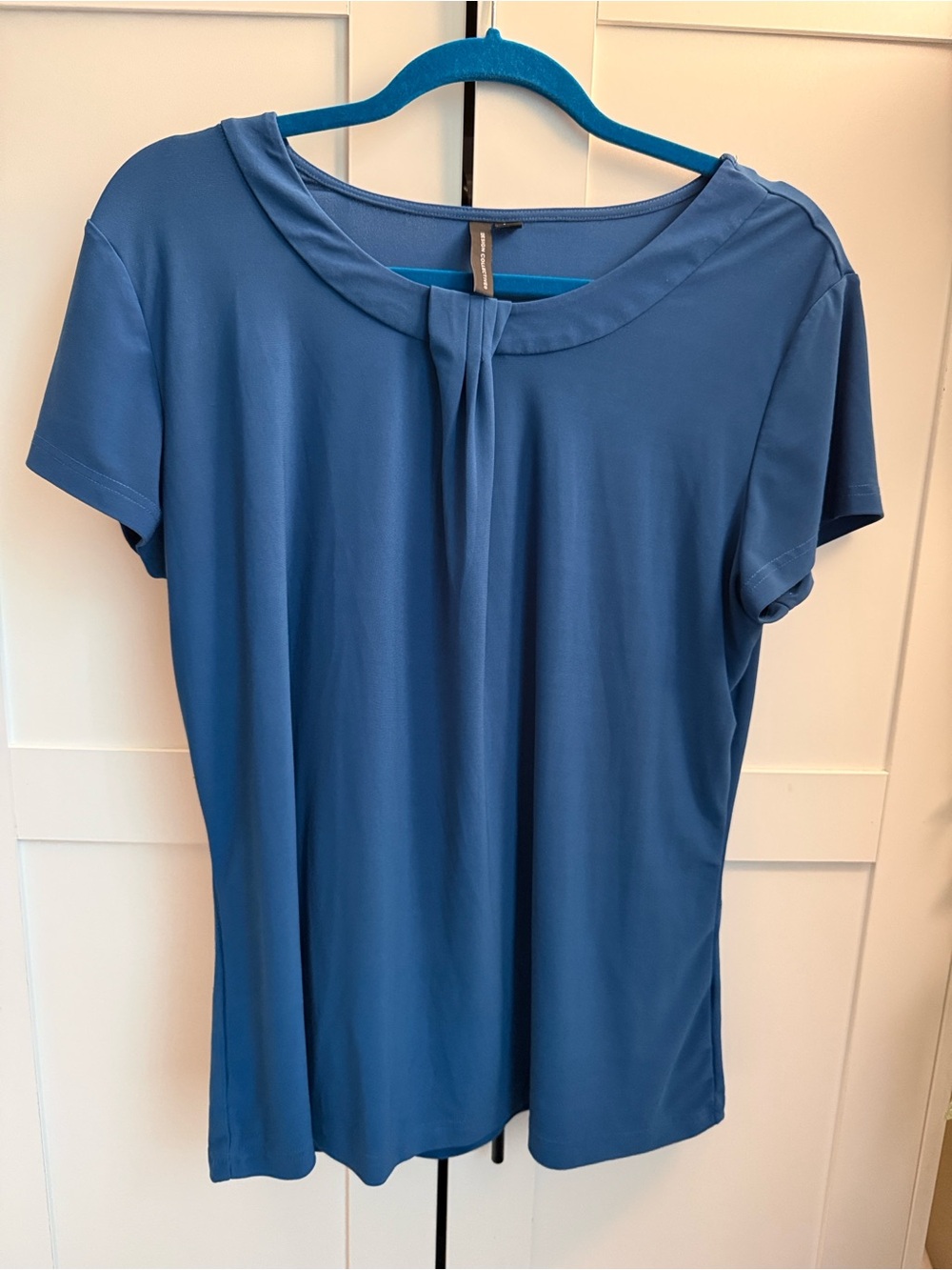 Women’s Short Sleeve Knot-Neck Tee in Blue